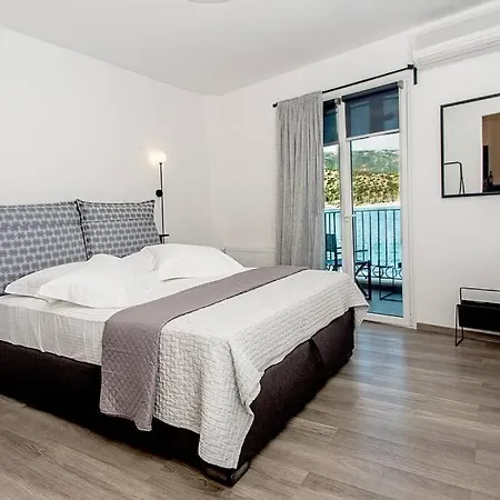 A & B Minimal With Sea View In ארגוסטולי