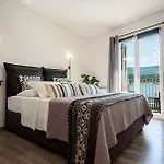 Apartamento A & B Minimal With Sea View In *