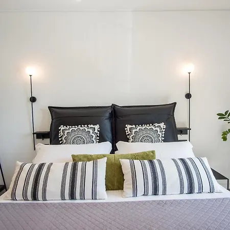 A & B Minimal With Sea View In Daire