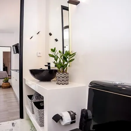 A & B Minimal With Sea View In Daire *