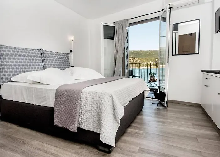 아파트 A & B Minimal With Sea View In 아르고스톨리온