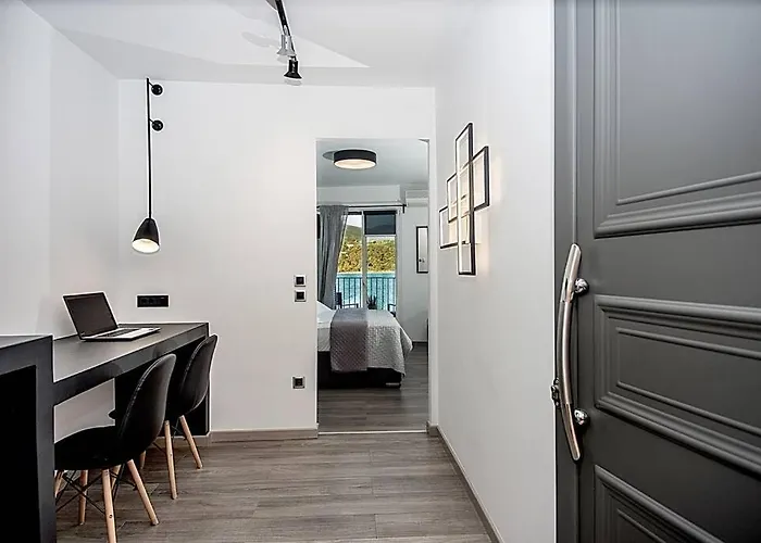 아파트 A & B Minimal With Sea View In 아르고스톨리온