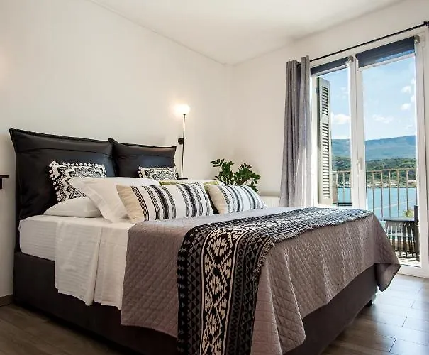 아파트 A & B Minimal With Sea View In *