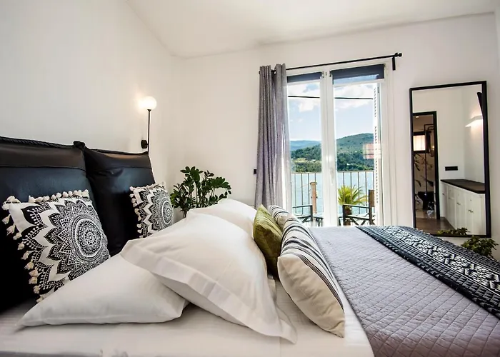 아파트 A & B Minimal With Sea View In 아르고스톨리온